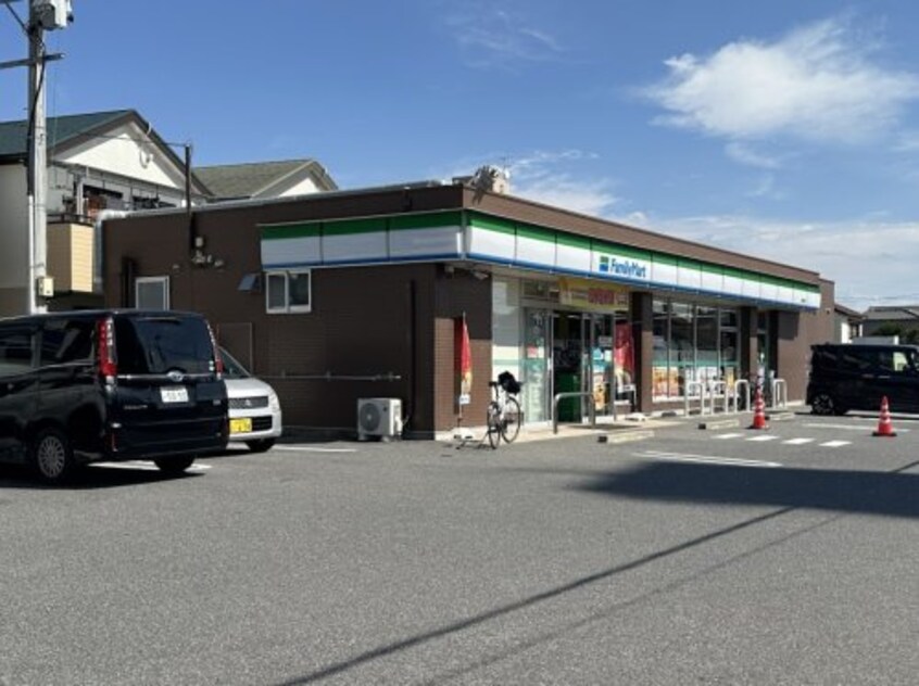 ファミリーマート緑鳴海店(コンビニ)まで115m エステート鳴海