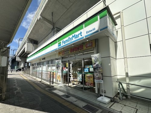 ファミリーマート名鉄鳴海駅店(コンビニ)まで1366m サンパレス緑ケ丘A