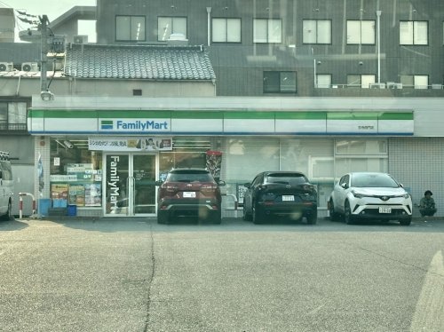 ファミリーマート笠寺西門店(コンビニ)まで387m メゾン２３