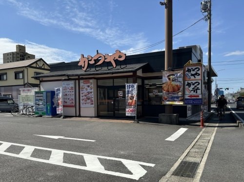 かつや名古屋鳴海店(その他飲食（ファミレスなど）)まで818m 第二まどか