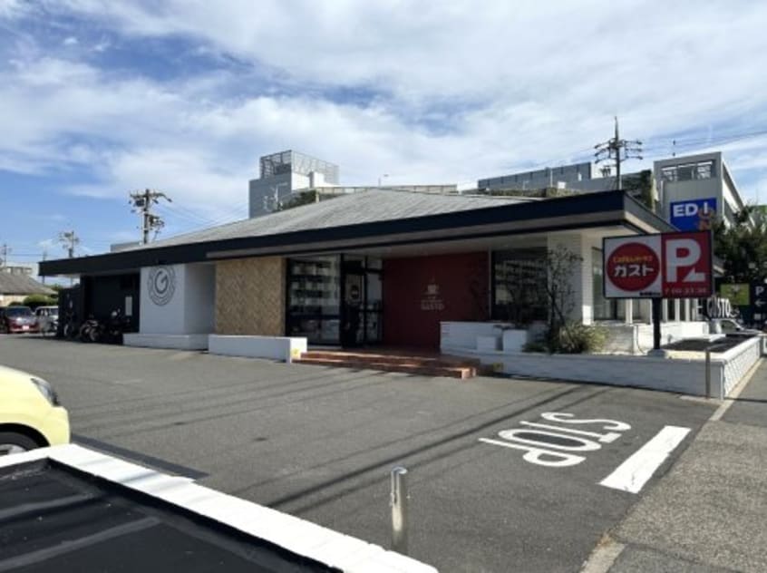 ガスト鳴海最中店(その他飲食（ファミレスなど）)まで516m レオーネ浦里