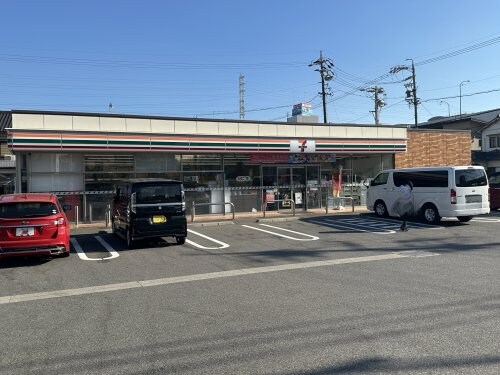 セブン-イレブン 名古屋前浜通３丁目店(コンビニ)まで729m セントラルハイツ星の門