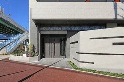 ゆとりのあるエントランスです