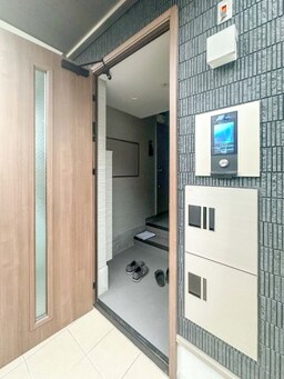 落ち着いたエントランスです