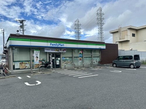 ファミリーマート 笠寺駅前店(コンビニ)まで592m RUSCELLO笠寺