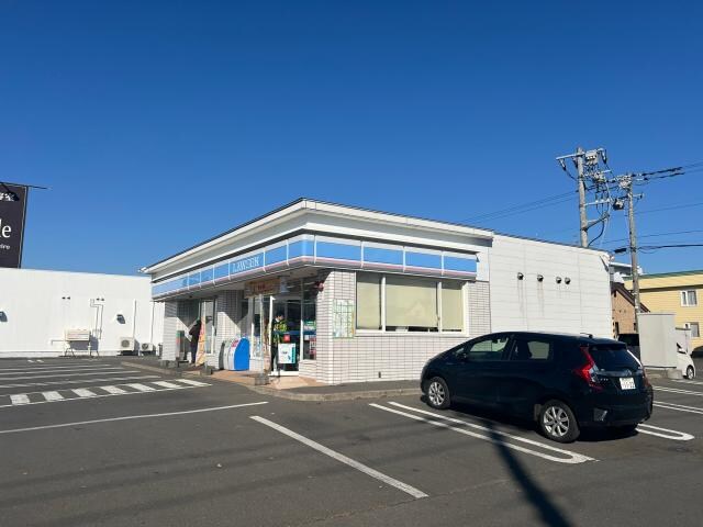 ローソン釧路昭和店(コンビニ)まで596m アーバンエステート昭和