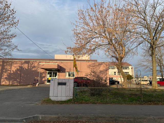 釧路市立愛国小学校(小学校)まで608m コーポ菅原