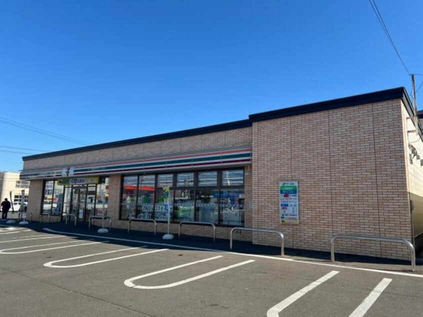 セブンイレブン釧路愛国北園通店(コンビニ)まで731m グッディハウス