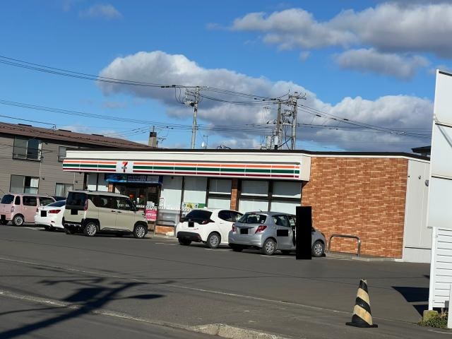 セブンイレブン釧路豊川町店(コンビニ)まで752m ＴＲＡＤ　ＯＮＥ