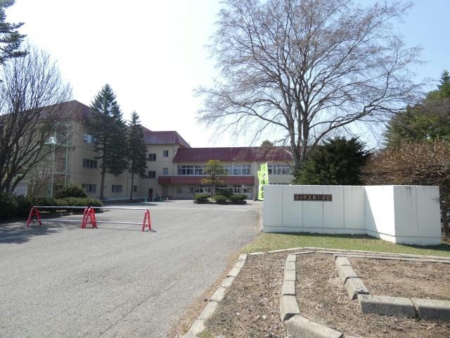 帯広市立東小学校(小学校)まで1122m オムⅤ