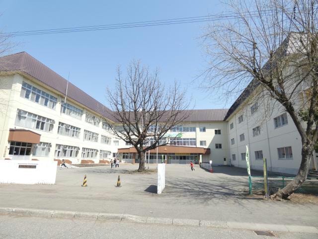 帯広市立柏小学校(小学校)まで1131m TOWN A&M