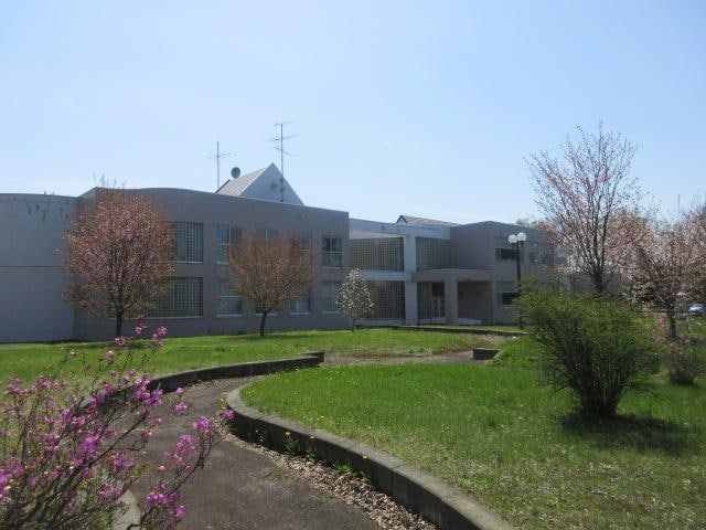 幕別町立幕別中学校(中学校/中等教育学校)まで1113m レジデンス桑井Ⅱ