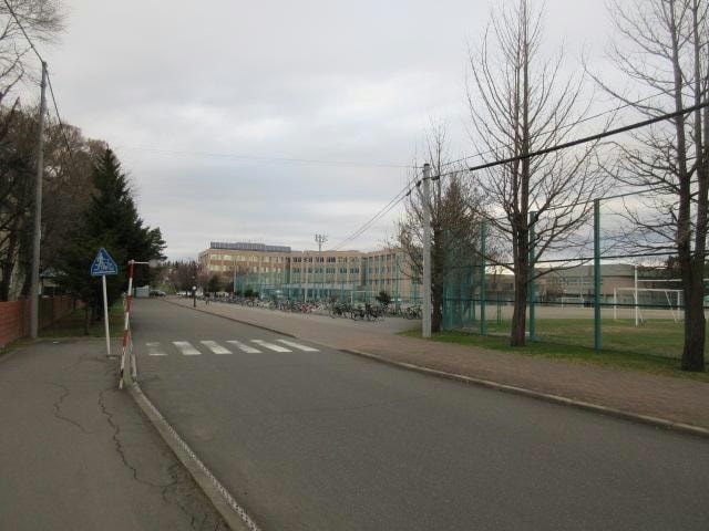 北海道帯広柏葉高校(高等学校/高等専門学校)まで2033m マーベリック帯広東