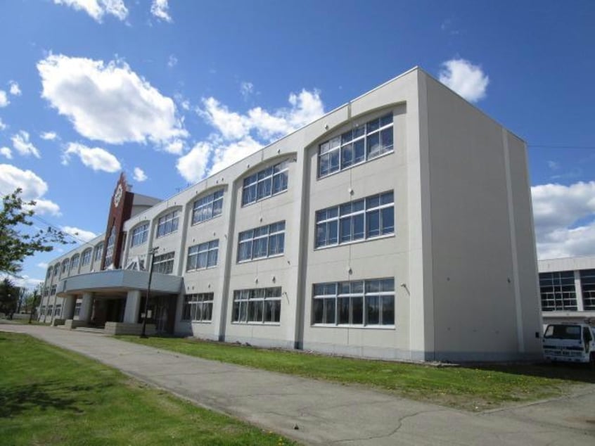 帯広市立緑園中学校(中学校/中等教育学校)まで1447m 第一コーポ池田