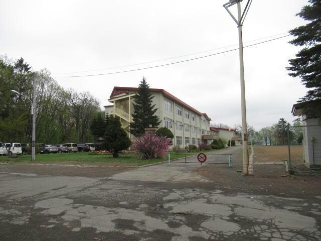 帯広市立稲田小学校(小学校)まで1587m ハイツUH美朝