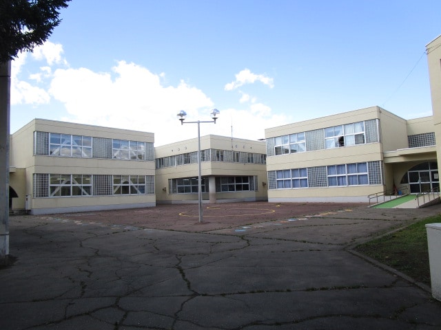 広陽小学校(小学校)まで979m ヴィラマキタⅡ