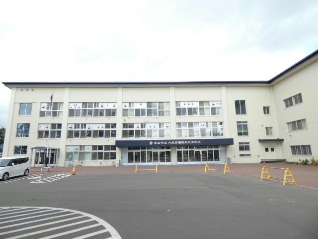 帯広市立大空学園義務教育学校(中学校/中等教育学校)まで817m 大空6丁目リースハウス