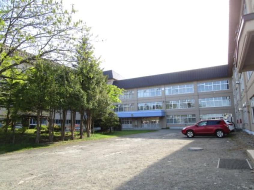 帯広西陵中学校(中学校/中等教育学校)まで1729m ボヌール171