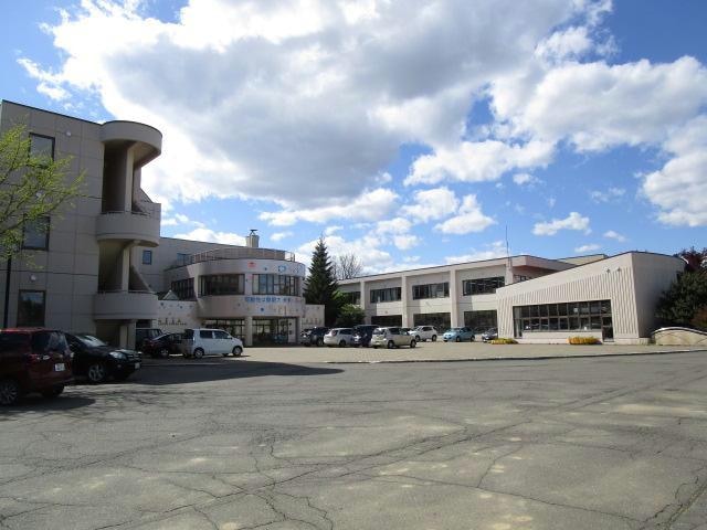 帯広市立明和小学校(小学校)まで696m コーポディン