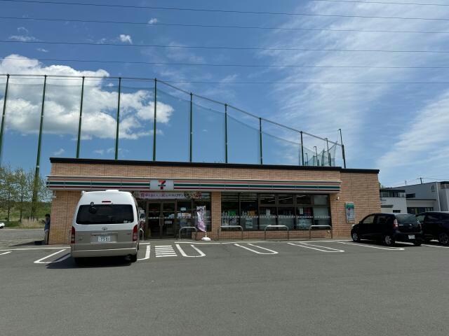 セブンイレブン釧路貝塚通店(コンビニ)まで1205m 根室本線・花咲線/釧路駅 徒歩42分 2階 築32年