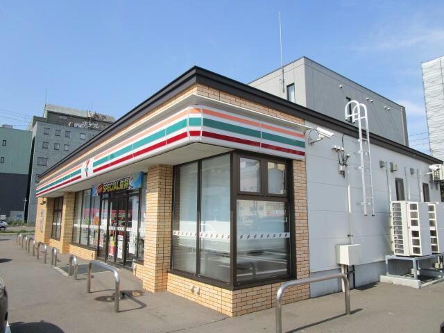 セブンイレブン釧路北大通店(コンビニ)まで116m クロガネビル