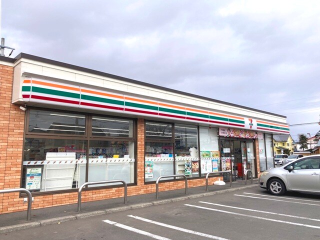 セブンイレブン 釧路新川町店(コンビニ)まで542m 駒場町4テラスハウス