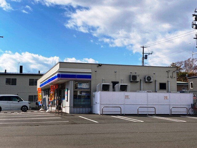 ローソン　釧路双葉町(コンビニ)まで352m 新栄町平屋