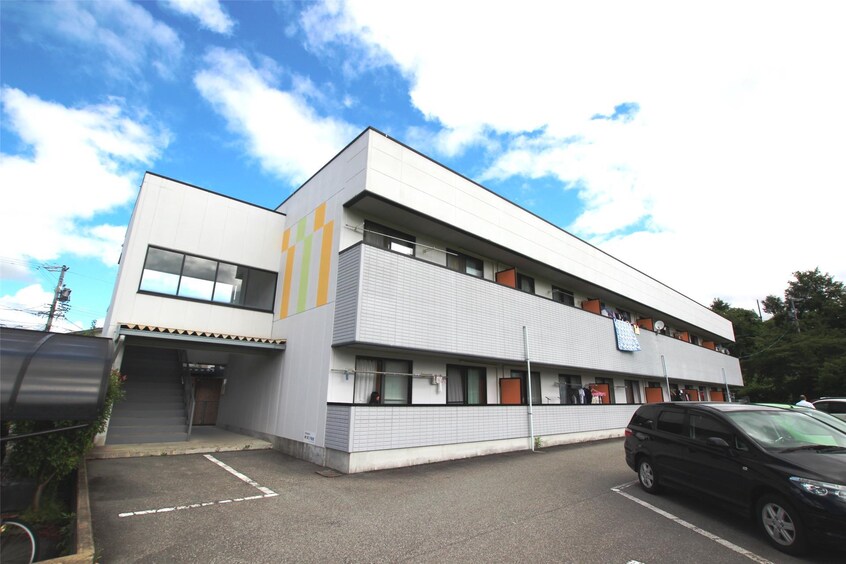  ファミール荏名