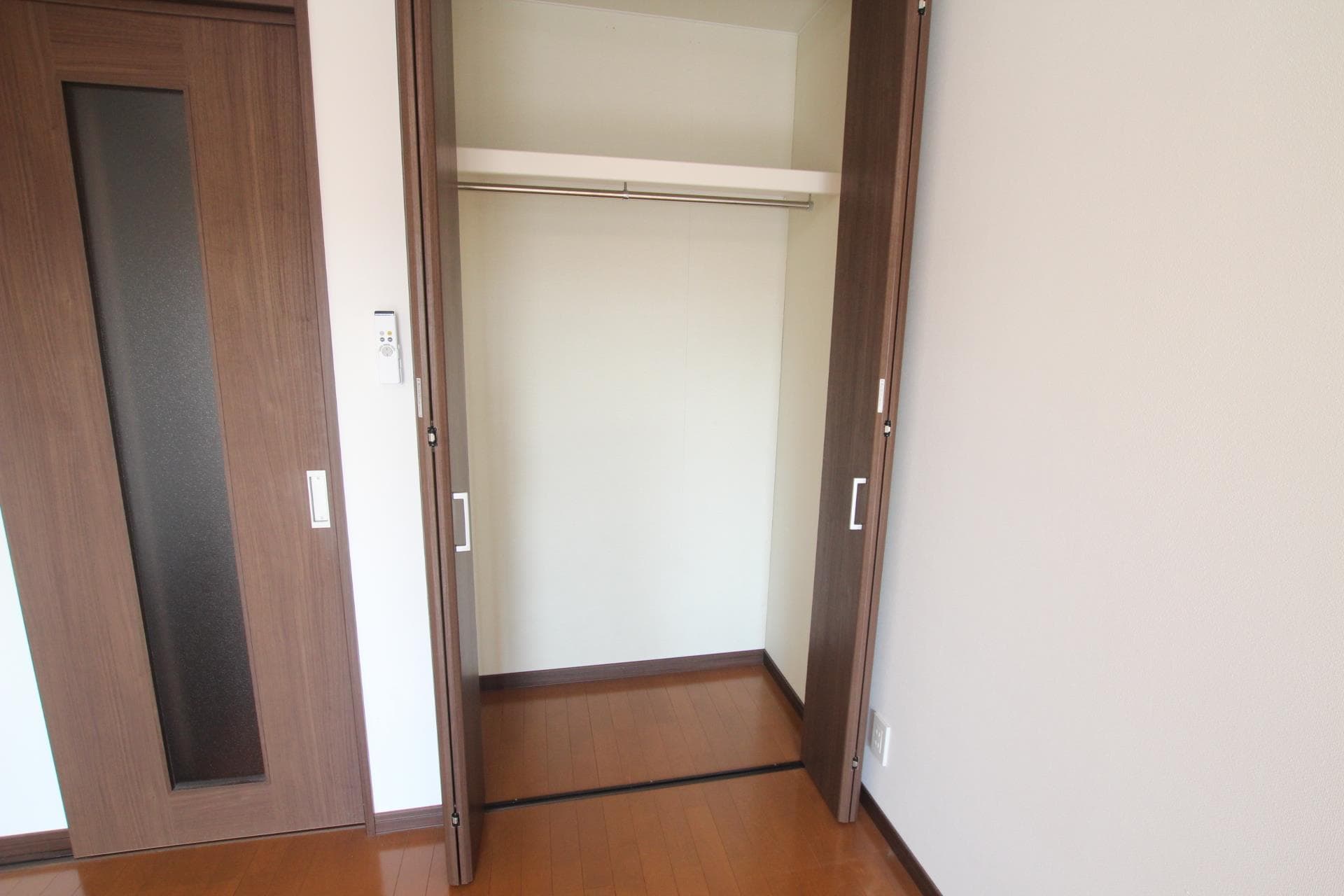 同タイプ反転イメージ ビエナ岡本