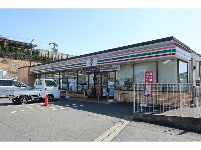 セブンイレブン(コンビニ)まで900m サニースプリング　Ａ