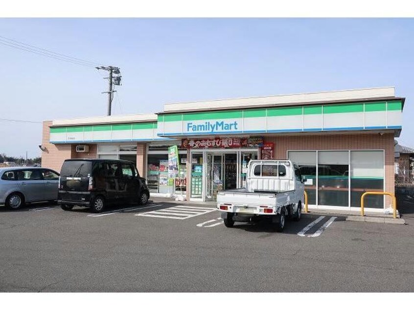 ファミリーマート(コンビニ)まで850m オンブラージュ　Ｂ