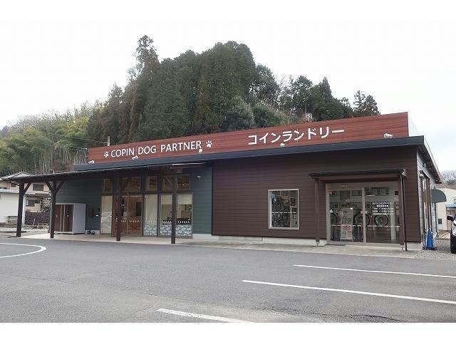 コインランドリー(ディスカウントショップ)まで100m クレール