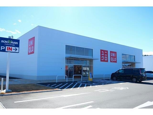 ユニクロ(ディスカウントショップ)まで650m プレ　アヴニールＣ棟