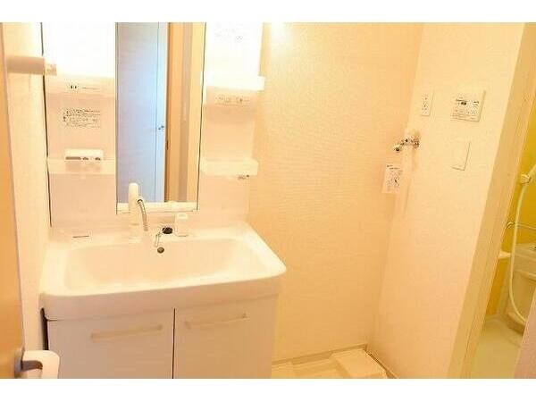  ボンド　ハウス