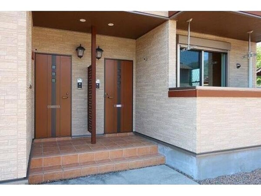  ボンド　ハウス