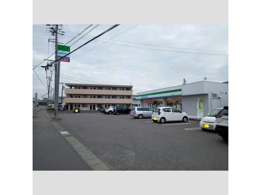 ファミリーマート可児梅白店(コンビニ)まで354m レオパレスローズ