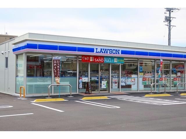 ローソン可児鳴子店(コンビニ)まで551m レオパレスWEST　COURT