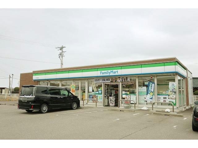 ファミリーマート可児桜町店(コンビニ)まで503m レオパレスカーサイマス