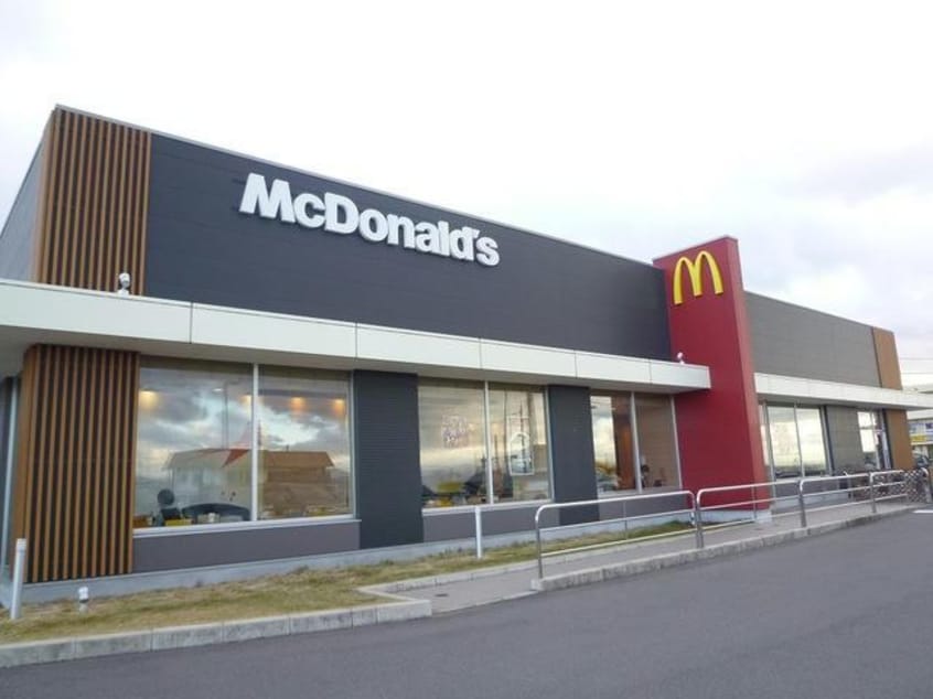 マクドナルド(ファストフード)まで1200m コンフォール