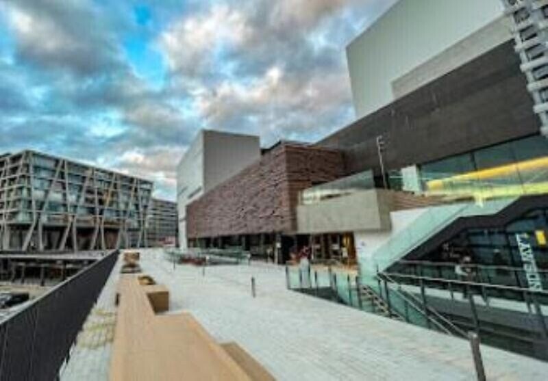 ローソン箕面船場阪大前駅店(コンビニ)まで402m Brillia Tower箕面船場 THE TOP OF THE HILL