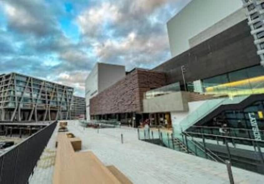 ローソン箕面船場阪大前駅店(コンビニ)まで402m Brillia Tower箕面船場 THE TOP OF THE HILL