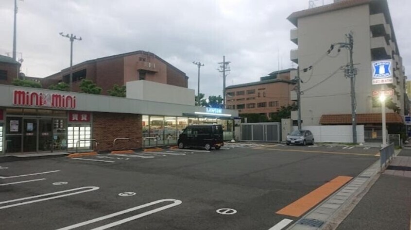 ローソン 箕面五丁目店(コンビニ)まで242m レイドール箕面