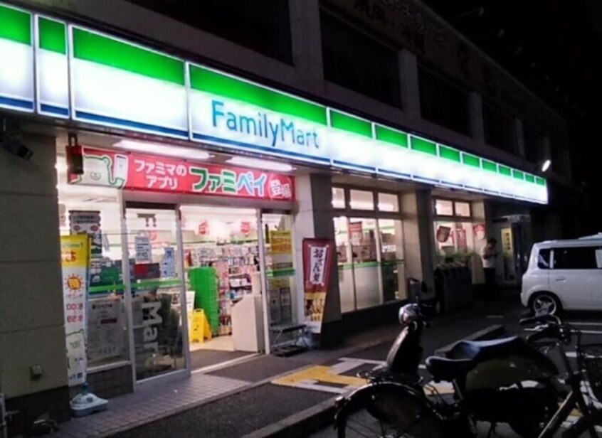 ファミリーマート箕面船場店(コンビニ)まで229m カルムＷＥＳＴ