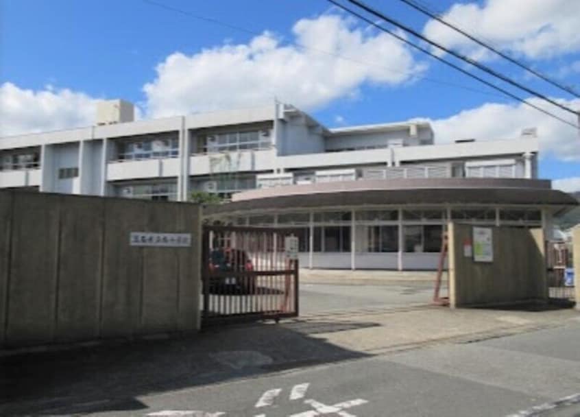 箕面市立南小学校(小学校)まで324m 藤井住宅