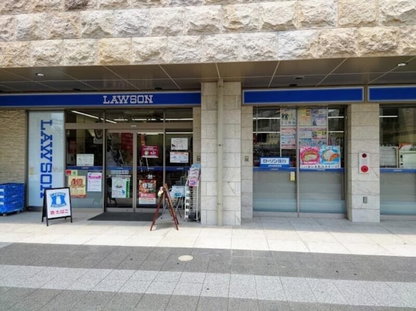 ローソン 阪急桜井駅前店(コンビニ)まで162m 藤井住宅