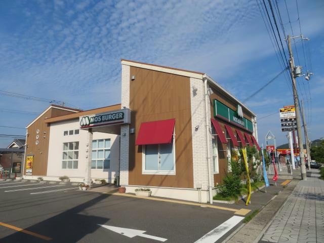 モスバーガー姫路南条店(ファストフード)まで707m メゾン堀川　A棟