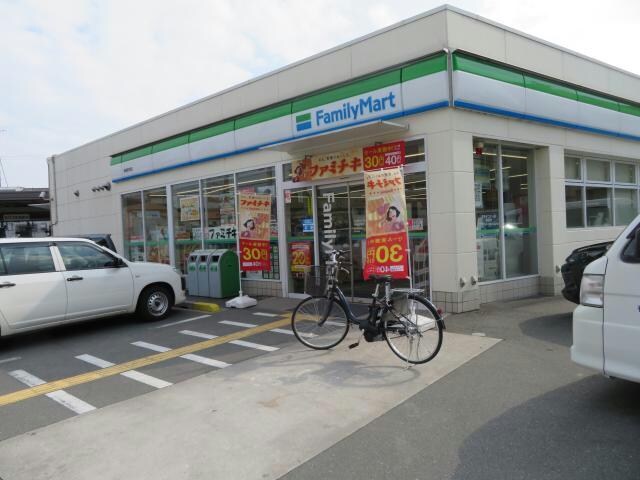 ファミリーマート神屋町南店(コンビニ)まで542m レイツコート柴田
