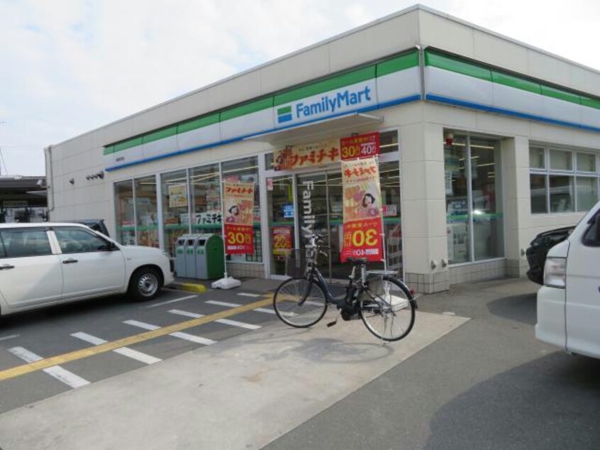 ファミリーマート神屋町南店(コンビニ)まで542m レイツコート柴田