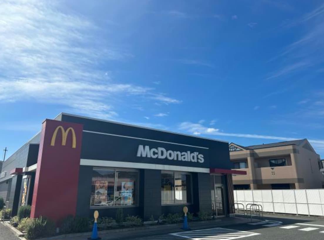 マクドナルド 姫路東山店(ファストフード)まで2210m シャイニースカイ
