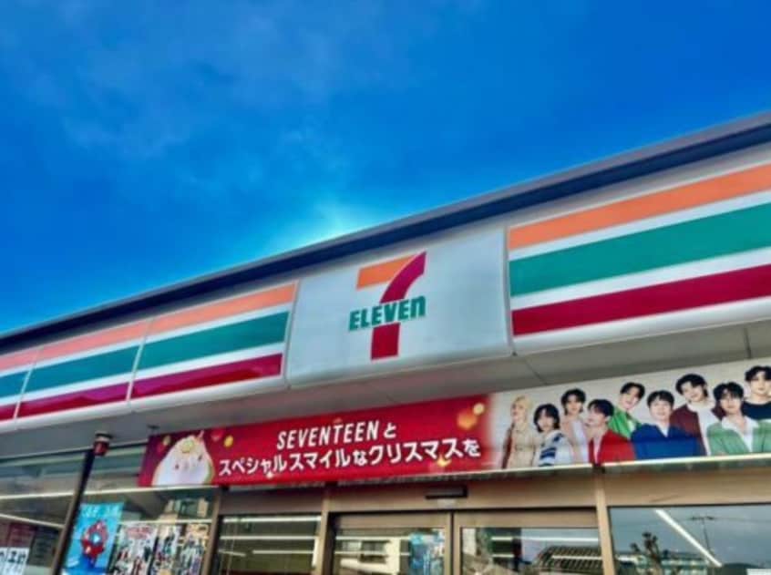 セブンイレブン 姫路伊伝居店(コンビニ)まで552m ドミール六軒